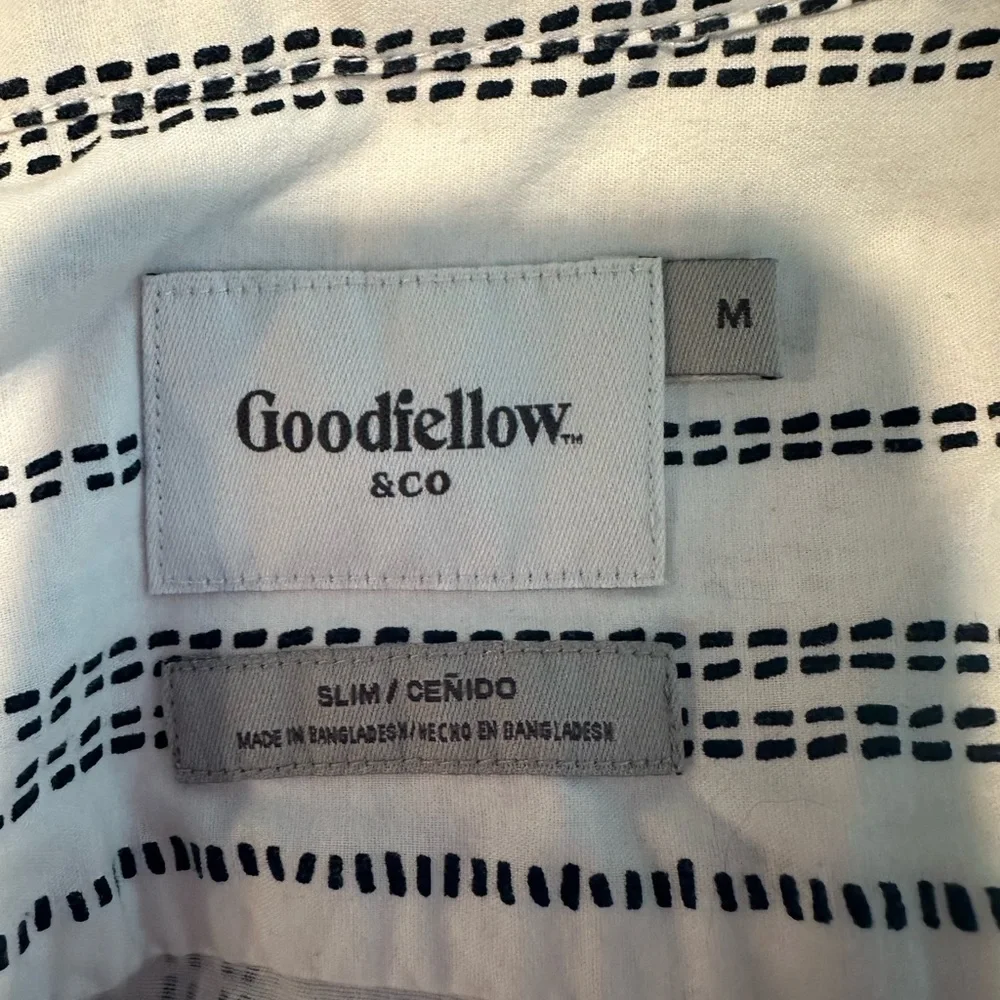 Goodfellow & co men’s collared button down shirt - medium - Picture 2 of 3